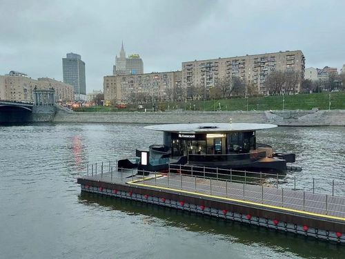 Últimas soluciones de la empresa sobre Todos los nuevos muelles de barcos ecológicos de Moscú fueron instalados con nuestro tótem de suelo IP65 al aire libre como panel de información