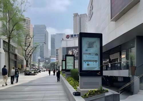 Últimas soluciones de la empresa sobre Display de señalización digital al aire libre, que mantiene fija la atención de los transeúntes